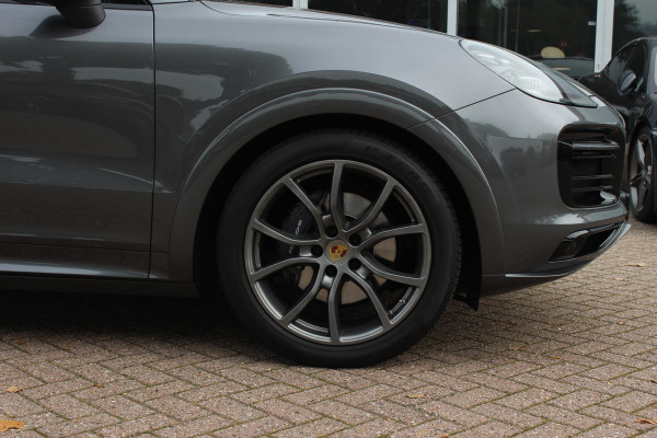 Porsche Cayenne Coupé 3.0 E-Hybrid / Trekhaak / Panoramadak / 360Camera / Head-up / Achterasbesturing / Softclose / 21'' / Matrix LED / Luchtvering / Sportdesign+Chrono / Dodehoek / DAB / Cruise Control