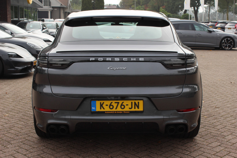 Porsche Cayenne Coupé 3.0 E-Hybrid / Trekhaak / Panoramadak / 360Camera / Head-up / Achterasbesturing / Softclose / 21'' / Matrix LED / Luchtvering / Sportdesign+Chrono / Dodehoek / DAB / Cruise Control