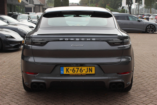 Porsche Cayenne Coupé 3.0 E-Hybrid / Trekhaak / Panoramadak / 360Camera / Head-up / Achterasbesturing / Softclose / 21'' / Matrix LED / Luchtvering / Sportdesign+Chrono / Dodehoek / DAB / Cruise Control