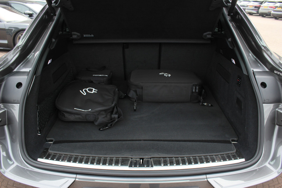 Porsche Cayenne Coupé 3.0 E-Hybrid / Trekhaak / Panoramadak / 360Camera / Head-up / Achterasbesturing / Softclose / 21'' / Matrix LED / Luchtvering / Sportdesign+Chrono / Dodehoek / DAB / Cruise Control