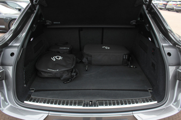 Porsche Cayenne Coupé 3.0 E-Hybrid / Trekhaak / Panoramadak / 360Camera / Head-up / Achterasbesturing / Softclose / 21'' / Matrix LED / Luchtvering / Sportdesign+Chrono / Dodehoek / DAB / Cruise Control