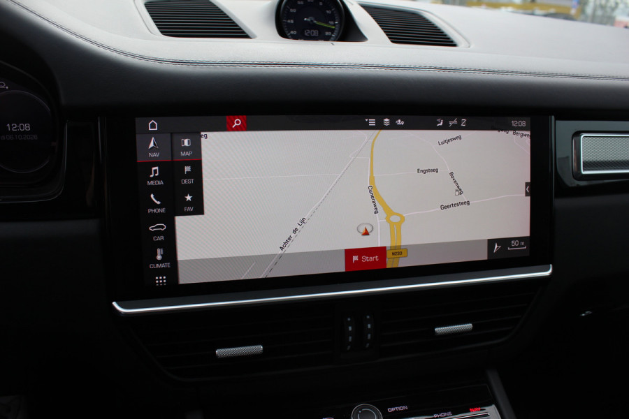 Porsche Cayenne Coupé 3.0 E-Hybrid / Trekhaak / Panoramadak / 360Camera / Head-up / Achterasbesturing / Softclose / 21'' / Matrix LED / Luchtvering / Sportdesign+Chrono / Dodehoek / DAB / Cruise Control