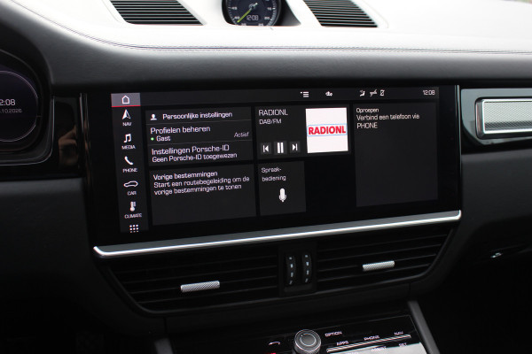 Porsche Cayenne Coupé 3.0 E-Hybrid / Trekhaak / Panoramadak / 360Camera / Head-up / Achterasbesturing / Softclose / 21'' / Matrix LED / Luchtvering / Sportdesign+Chrono / Dodehoek / DAB / Cruise Control
