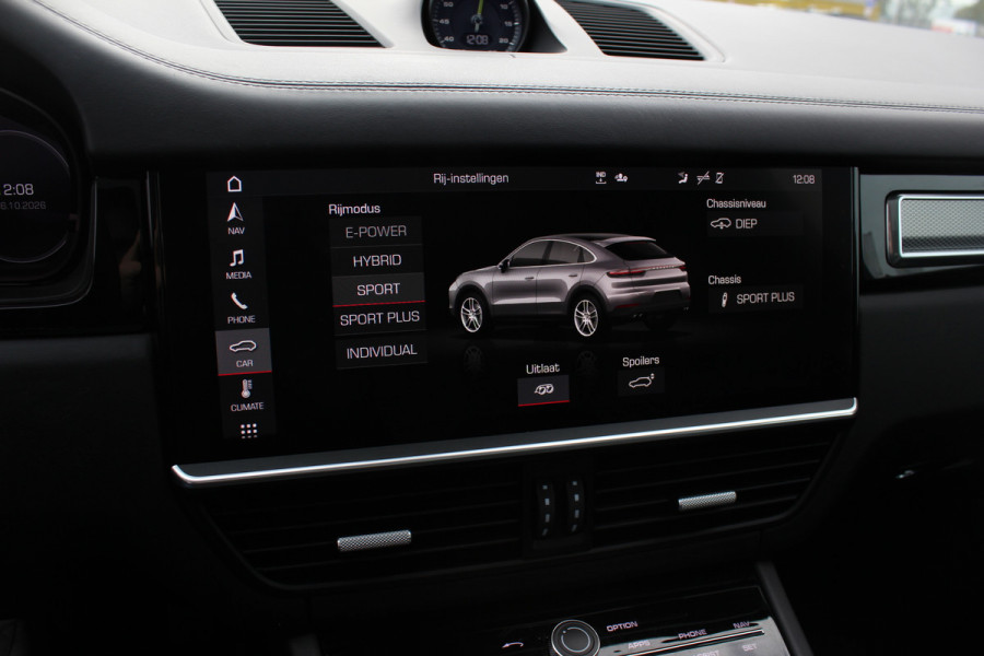 Porsche Cayenne Coupé 3.0 E-Hybrid / Trekhaak / Panoramadak / 360Camera / Head-up / Achterasbesturing / Softclose / 21'' / Matrix LED / Luchtvering / Sportdesign+Chrono / Dodehoek / DAB / Cruise Control