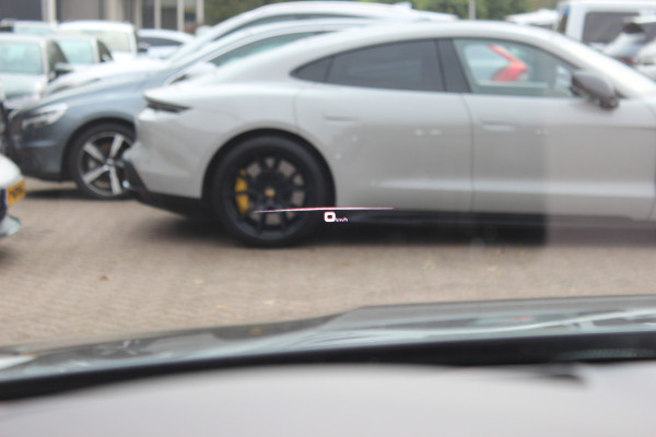 Porsche Cayenne Coupé 3.0 E-Hybrid / Trekhaak / Panoramadak / 360Camera / Head-up / Achterasbesturing / Softclose / 21'' / Matrix LED / Luchtvering / Sportdesign+Chrono / Dodehoek / DAB / Cruise Control