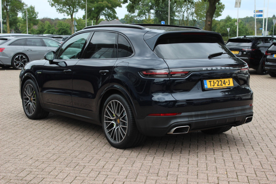 Porsche Cayenne 3.0 E-Hybrid / Panoramadak / 360Camera / Achterasbesturing / Luchtvering / Softclose / Sportchrono / 21'' / Keyless / Stoelventilatie+Verwarming / Bose / DAB / Cruise Control