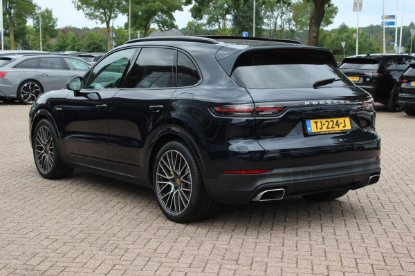 Porsche Cayenne 3.0 E-Hybrid / Panoramadak / 360Camera / Achterasbesturing / Luchtvering / Softclose / Sportchrono / 21'' / Keyless / Stoelventilatie+Verwarming / Bose / DAB / Cruise Control