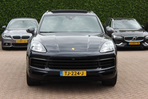 Porsche Cayenne 3.0 E-Hybrid / Panoramadak / 360Camera / Achterasbesturing / Luchtvering / Softclose / Sportchrono / 21'' / Keyless / Stoelventilatie+Verwarming / Bose / DAB / Cruise Control