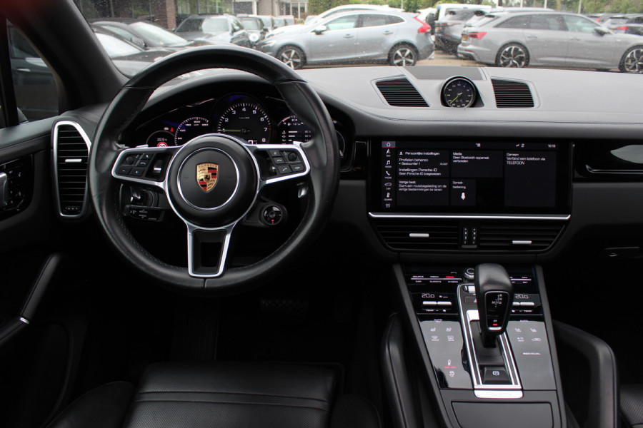 Porsche Cayenne 3.0 E-Hybrid / Panoramadak / 360Camera / Achterasbesturing / Luchtvering / Softclose / Sportchrono / 21'' / Keyless / Stoelventilatie+Verwarming / Bose / DAB / Cruise Control
