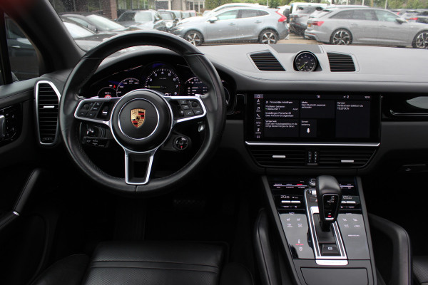 Porsche Cayenne 3.0 E-Hybrid / Panoramadak / 360Camera / Achterasbesturing / Luchtvering / Softclose / Sportchrono / 21'' / Keyless / Stoelventilatie+Verwarming / Bose / DAB / Cruise Control
