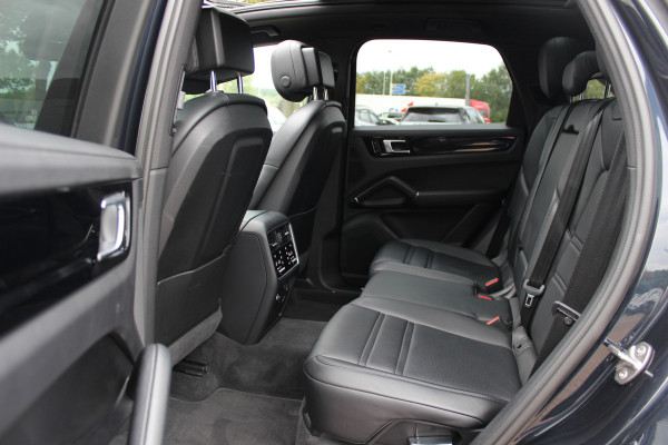Porsche Cayenne 3.0 E-Hybrid / Panoramadak / 360Camera / Achterasbesturing / Luchtvering / Softclose / Sportchrono / 21'' / Keyless / Stoelventilatie+Verwarming / Bose / DAB / Cruise Control