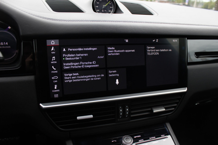 Porsche Cayenne 3.0 E-Hybrid / Panoramadak / 360Camera / Achterasbesturing / Luchtvering / Softclose / Sportchrono / 21'' / Keyless / Stoelventilatie+Verwarming / Bose / DAB / Cruise Control