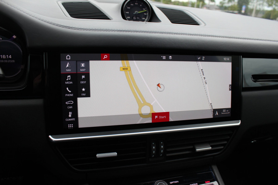 Porsche Cayenne 3.0 E-Hybrid / Panoramadak / 360Camera / Achterasbesturing / Luchtvering / Softclose / Sportchrono / 21'' / Keyless / Stoelventilatie+Verwarming / Bose / DAB / Cruise Control