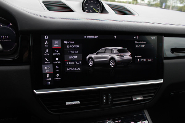 Porsche Cayenne 3.0 E-Hybrid / Panoramadak / 360Camera / Achterasbesturing / Luchtvering / Softclose / Sportchrono / 21'' / Keyless / Stoelventilatie+Verwarming / Bose / DAB / Cruise Control