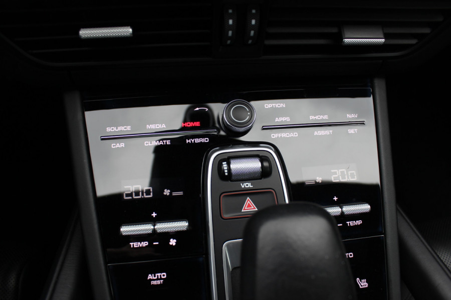 Porsche Cayenne 3.0 E-Hybrid / Panoramadak / 360Camera / Achterasbesturing / Luchtvering / Softclose / Sportchrono / 21'' / Keyless / Stoelventilatie+Verwarming / Bose / DAB / Cruise Control