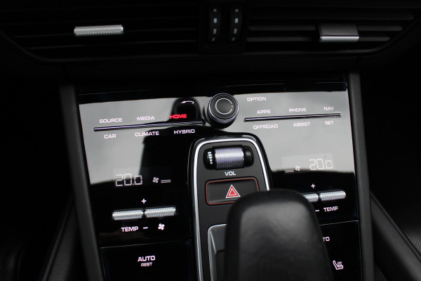 Porsche Cayenne 3.0 E-Hybrid / Panoramadak / 360Camera / Achterasbesturing / Luchtvering / Softclose / Sportchrono / 21'' / Keyless / Stoelventilatie+Verwarming / Bose / DAB / Cruise Control