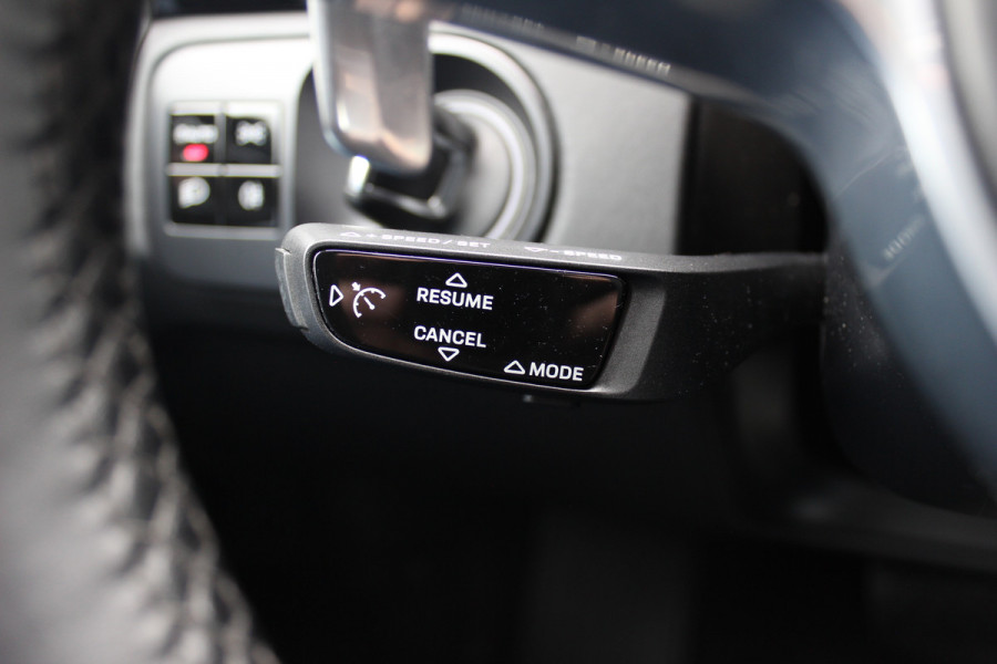 Porsche Cayenne 3.0 E-Hybrid / Panoramadak / 360Camera / Achterasbesturing / Luchtvering / Softclose / Sportchrono / 21'' / Keyless / Stoelventilatie+Verwarming / Bose / DAB / Cruise Control