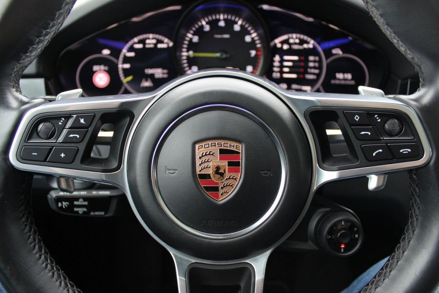 Porsche Cayenne 3.0 E-Hybrid / Panoramadak / 360Camera / Achterasbesturing / Luchtvering / Softclose / Sportchrono / 21'' / Keyless / Stoelventilatie+Verwarming / Bose / DAB / Cruise Control