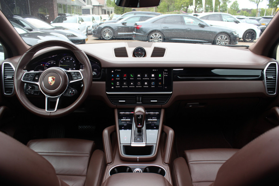 Porsche Cayenne 3.0 E-Hybrid / Trekhaak / Panoramadak / 360Camera / Luchtvering / 21'' / Bose / Sportdesign+Chrono / Leder / Stuur+Stoelverwarming / Dodehoek / DAB / Cruise Control
