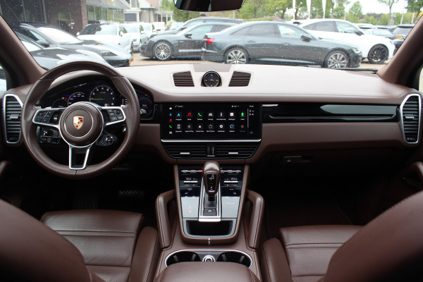 Porsche Cayenne 3.0 E-Hybrid / Trekhaak / Panoramadak / 360Camera / Luchtvering / 21'' / Bose / Sportdesign+Chrono / Leder / Stuur+Stoelverwarming / Dodehoek / DAB / Cruise Control