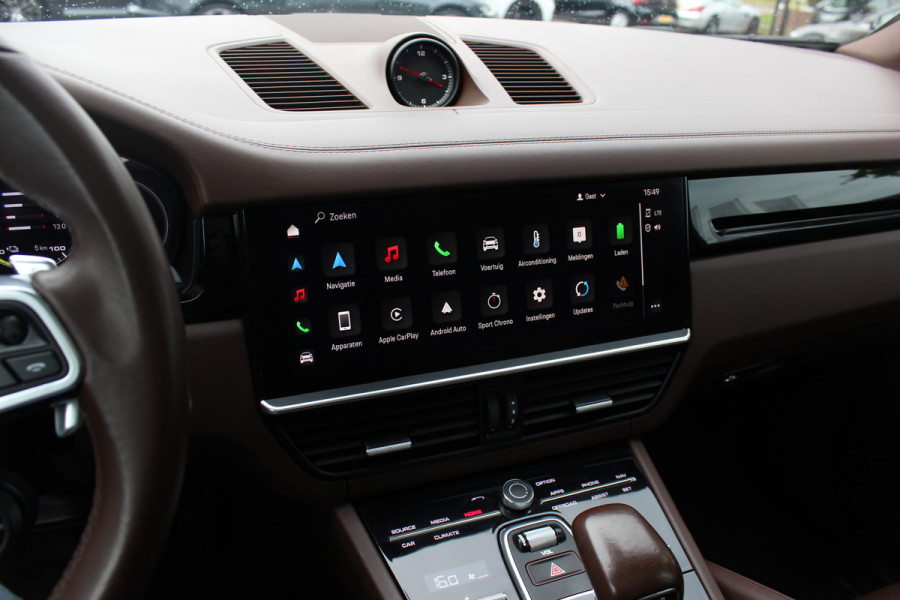 Porsche Cayenne 3.0 E-Hybrid / Trekhaak / Panoramadak / 360Camera / Luchtvering / 21'' / Bose / Sportdesign+Chrono / Leder / Stuur+Stoelverwarming / Dodehoek / DAB / Cruise Control