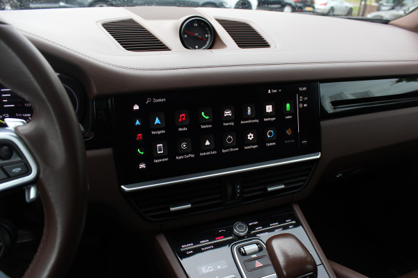 Porsche Cayenne 3.0 E-Hybrid / Trekhaak / Panoramadak / 360Camera / Luchtvering / 21'' / Bose / Sportdesign+Chrono / Leder / Stuur+Stoelverwarming / Dodehoek / DAB / Cruise Control