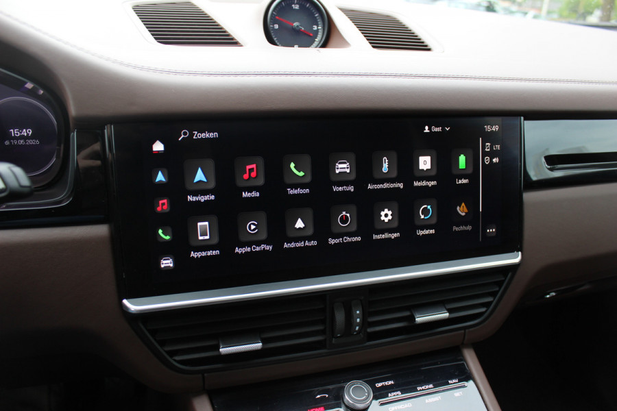 Porsche Cayenne 3.0 E-Hybrid / Trekhaak / Panoramadak / 360Camera / Luchtvering / 21'' / Bose / Sportdesign+Chrono / Leder / Stuur+Stoelverwarming / Dodehoek / DAB / Cruise Control