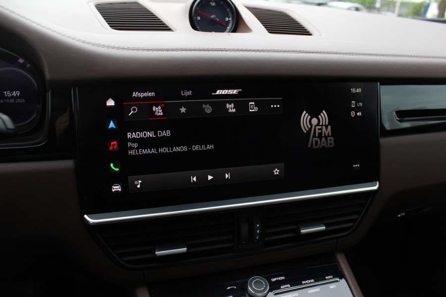 Porsche Cayenne 3.0 E-Hybrid / Trekhaak / Panoramadak / 360Camera / Luchtvering / 21'' / Bose / Sportdesign+Chrono / Leder / Stuur+Stoelverwarming / Dodehoek / DAB / Cruise Control