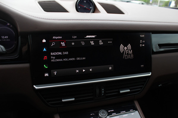 Porsche Cayenne 3.0 E-Hybrid / Trekhaak / Panoramadak / 360Camera / Luchtvering / 21'' / Bose / Sportdesign+Chrono / Leder / Stuur+Stoelverwarming / Dodehoek / DAB / Cruise Control