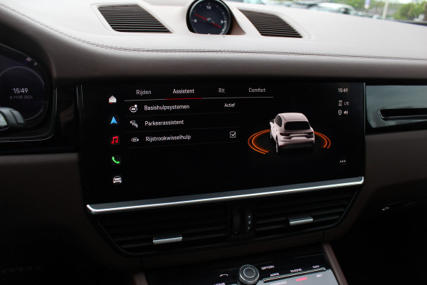 Porsche Cayenne 3.0 E-Hybrid / Trekhaak / Panoramadak / 360Camera / Luchtvering / 21'' / Bose / Sportdesign+Chrono / Leder / Stuur+Stoelverwarming / Dodehoek / DAB / Cruise Control