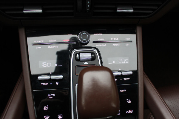 Porsche Cayenne 3.0 E-Hybrid / Trekhaak / Panoramadak / 360Camera / Luchtvering / 21'' / Bose / Sportdesign+Chrono / Leder / Stuur+Stoelverwarming / Dodehoek / DAB / Cruise Control