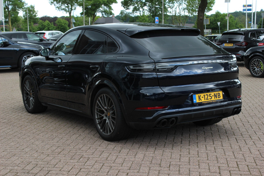 Porsche Cayenne Coupé 3.0 E-Hybrid / Trekhaak / Panoramadak / 360Camera / Head-up / Burmester / Softclose / Keyless / 21'' / Luchtvering / Nachtzicht / Carbon intr. / Sportdesign+Chrono / Stoelventilatie+Verwarming / Dodehoek