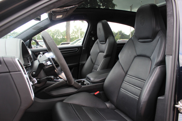 Porsche Cayenne Coupé 3.0 E-Hybrid / Trekhaak / Panoramadak / 360Camera / Head-up / Burmester / Softclose / Keyless / 21'' / Luchtvering / Nachtzicht / Carbon intr. / Sportdesign+Chrono / Stoelventilatie+Verwarming / Dodehoek