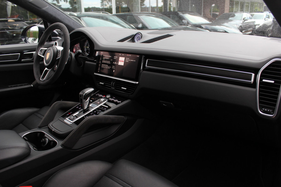 Porsche Cayenne Coupé 3.0 E-Hybrid / Trekhaak / Panoramadak / 360Camera / Head-up / Burmester / Softclose / Keyless / 21'' / Luchtvering / Nachtzicht / Carbon intr. / Sportdesign+Chrono / Stoelventilatie+Verwarming / Dodehoek