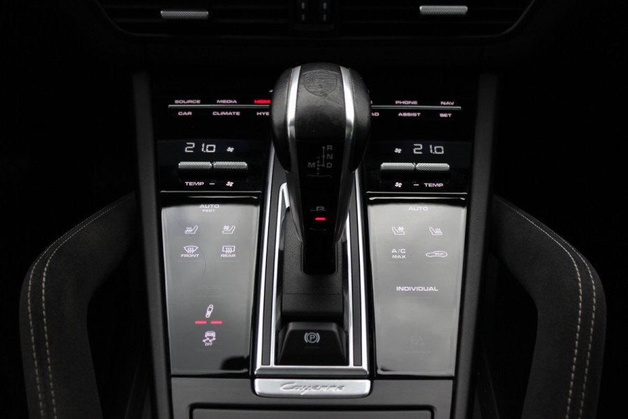 Porsche Cayenne Coupé 3.0 E-Hybrid / Trekhaak / Panoramadak / 360Camera / Head-up / Burmester / Softclose / Keyless / 21'' / Luchtvering / Nachtzicht / Carbon intr. / Sportdesign+Chrono / Stoelventilatie+Verwarming / Dodehoek