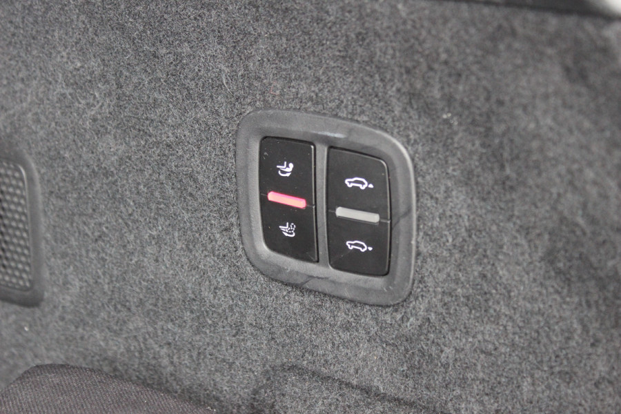 Porsche Cayenne Coupé 3.0 E-Hybrid / Trekhaak / Panoramadak / 360Camera / Head-up / Burmester / Softclose / Keyless / 21'' / Luchtvering / Nachtzicht / Carbon intr. / Sportdesign+Chrono / Stoelventilatie+Verwarming / Dodehoek