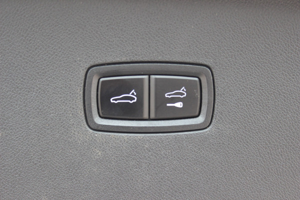 Porsche Cayenne Coupé 3.0 E-Hybrid / Trekhaak / Panoramadak / 360Camera / Head-up / Burmester / Softclose / Keyless / 21'' / Luchtvering / Nachtzicht / Carbon intr. / Sportdesign+Chrono / Stoelventilatie+Verwarming / Dodehoek