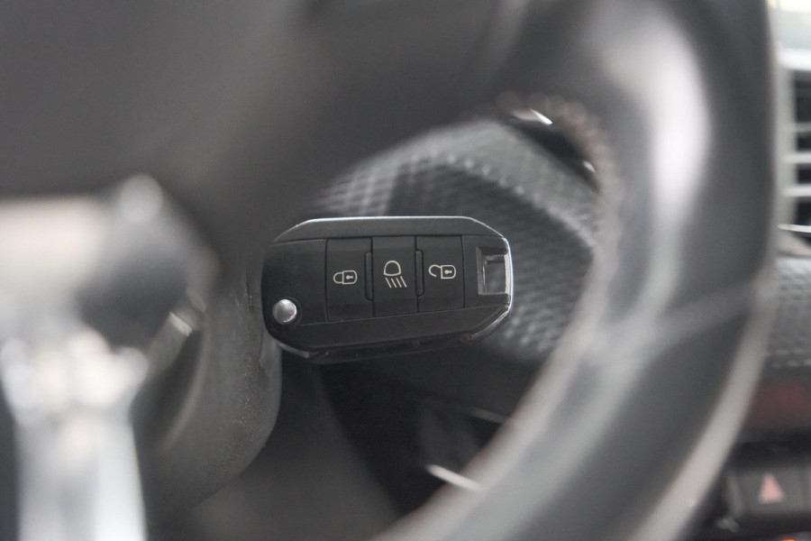 Peugeot 208 PureTech 110 PK Tech Edition | Camera | Apple Carplay | Parkeersensoren | Navigatie
