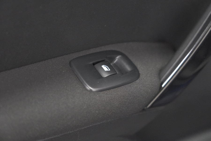 Peugeot 208 PureTech 110 PK Tech Edition | Camera | Apple Carplay | Parkeersensoren | Navigatie