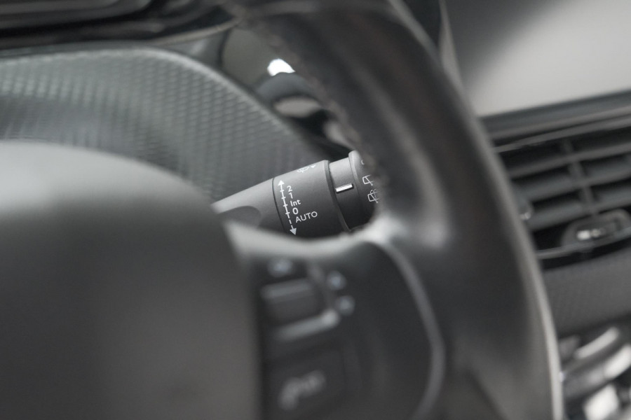 Peugeot 208 PureTech 110 PK Tech Edition | Camera | Apple Carplay | Parkeersensoren | Navigatie