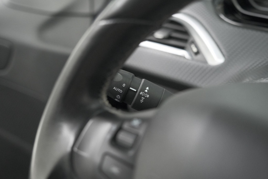 Peugeot 208 PureTech 110 PK Tech Edition | Camera | Apple Carplay | Parkeersensoren | Navigatie
