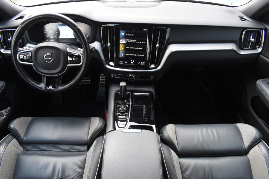 Volvo V60 T8 Twin Engine 390PK Automaat AWD R-Design / Adaptive Cruise Control / 360 Camera / Harman Kardon / Stoel- en stuurverwarming / Stoelverwarming achter / Trekhaak elektrisch wegklapbaar / Elektrische stoelen met geheugen