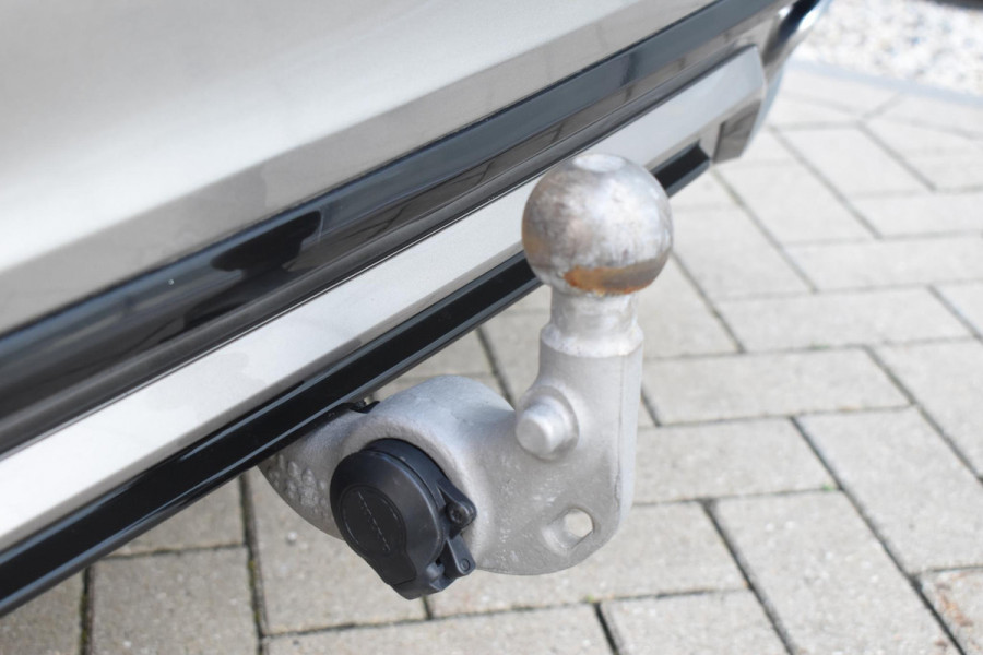 Volvo V60 T8 Twin Engine 390PK Automaat AWD R-Design / Adaptive Cruise Control / 360 Camera / Harman Kardon / Stoel- en stuurverwarming / Stoelverwarming achter / Trekhaak elektrisch wegklapbaar / Elektrische stoelen met geheugen