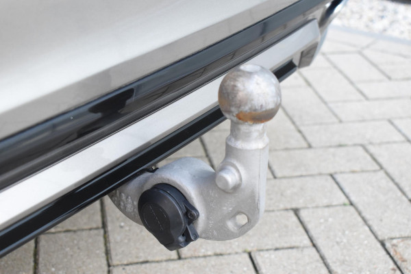 Volvo V60 T8 Twin Engine 390PK Automaat AWD R-Design / Adaptive Cruise Control / 360 Camera / Harman Kardon / Stoel- en stuurverwarming / Stoelverwarming achter / Trekhaak elektrisch wegklapbaar / Elektrische stoelen met geheugen