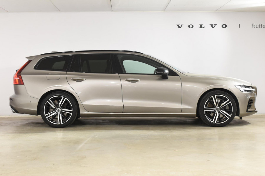 Volvo V60 T8 Twin Engine 390PK Automaat AWD R-Design / Adaptive Cruise Control / 360 Camera / Harman Kardon / Stoel- en stuurverwarming / Stoelverwarming achter / Trekhaak elektrisch wegklapbaar / Elektrische stoelen met geheugen