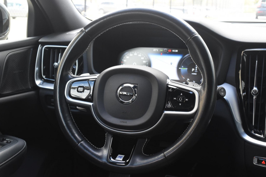 Volvo V60 T8 Twin Engine 390PK Automaat AWD R-Design / Adaptive Cruise Control / 360 Camera / Harman Kardon / Stoel- en stuurverwarming / Stoelverwarming achter / Trekhaak elektrisch wegklapbaar / Elektrische stoelen met geheugen