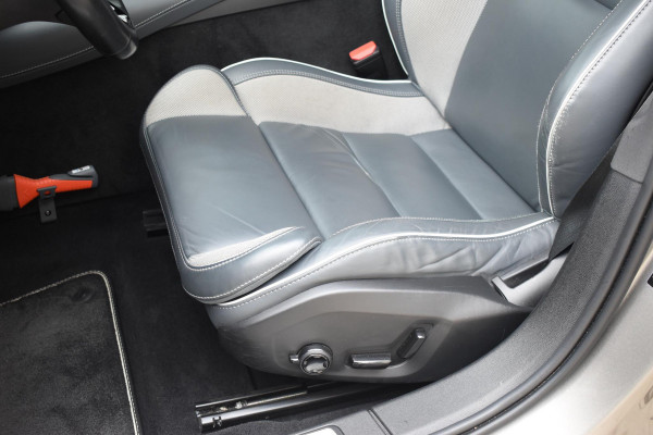 Volvo V60 T8 Twin Engine 390PK Automaat AWD R-Design / Adaptive Cruise Control / 360 Camera / Harman Kardon / Stoel- en stuurverwarming / Stoelverwarming achter / Trekhaak elektrisch wegklapbaar / Elektrische stoelen met geheugen
