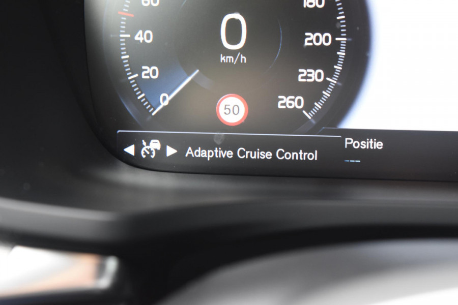 Volvo V60 T8 Twin Engine 390PK Automaat AWD R-Design / Adaptive Cruise Control / 360 Camera / Harman Kardon / Stoel- en stuurverwarming / Stoelverwarming achter / Trekhaak elektrisch wegklapbaar / Elektrische stoelen met geheugen