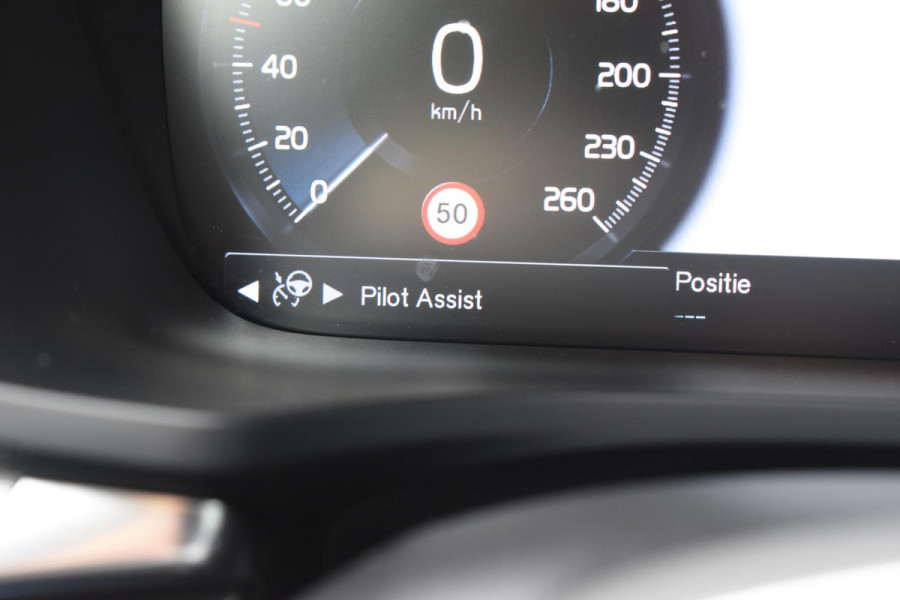 Volvo V60 T8 Twin Engine 390PK Automaat AWD R-Design / Adaptive Cruise Control / 360 Camera / Harman Kardon / Stoel- en stuurverwarming / Stoelverwarming achter / Trekhaak elektrisch wegklapbaar / Elektrische stoelen met geheugen