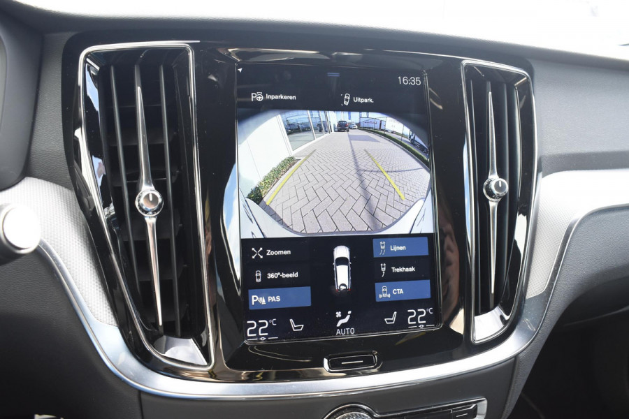 Volvo V60 T8 Twin Engine 390PK Automaat AWD R-Design / Adaptive Cruise Control / 360 Camera / Harman Kardon / Stoel- en stuurverwarming / Stoelverwarming achter / Trekhaak elektrisch wegklapbaar / Elektrische stoelen met geheugen